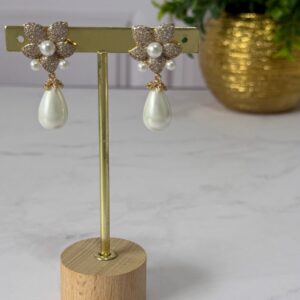 A181148 ARETE FORMA DE FLOR CON BRILLOS Y PERLA COLGANTE 18K