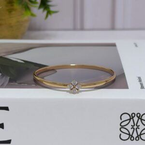 B18069 BRAZALETE CON CUATRO CRISTALES AL CENTRO 18K