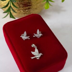 JR009 JUEGO DE RODIO DIJE Y ARETES DE PAJAROS CON CRISTALES
