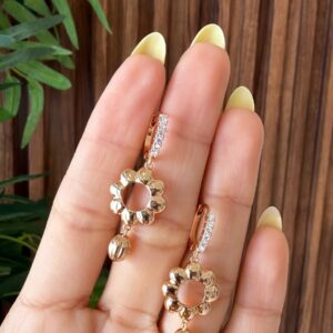 A181197 ARETE CON CRISTALES Y FLOR COLGANTE 18K