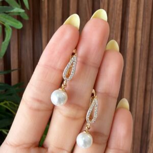 A181227 ARETE CON CRISTALES Y UNA PERLA 18K