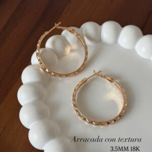 A181221 ARRACADA CON TEXTURA 3.5MM 18K