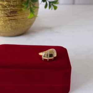18137 ANILLO CON BANDA GRUESA Y LINEAS DE CRISTALES 18K