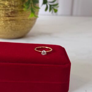 18128 ANILLO CON PIEDRA AL CENTRO 18K