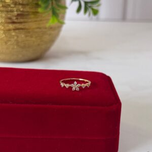 18130 ANILLO CON DISEÑO DE FLORES Y CRISTALES 18K