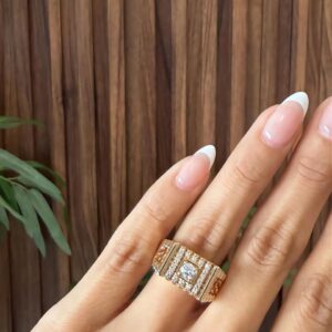 18140 ANILLO TIPO SELLO CON CRISTALES 18K
