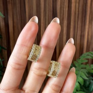 A140074 ARETE DISEÑO GRECA CON BRILLOS ALREDEDOR 14K