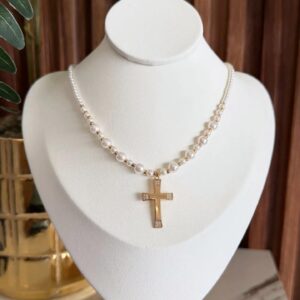 C18438 CADENA DE PERLAS CON CRUZ COLGANTE 18K 45+5CM