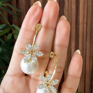 A140085 ARETE DE FLOR CON CRISTALES Y PERLA COLGANTE 14K