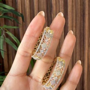 A140089 ARETE CON DISEÑO DE FILIGRANA CON CRISTALES 30MM 14K