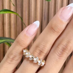 18149 ANILLO CON DISEÑO DE HOJAS CON PERLAS